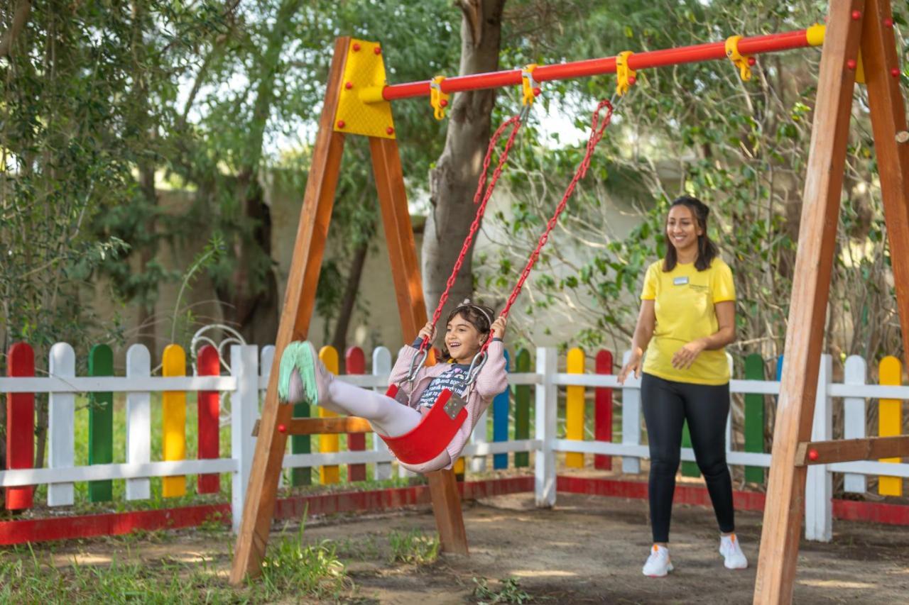 Steigenberger Marhaba Thalasso Hammamet Exterior foto A child on a swing
