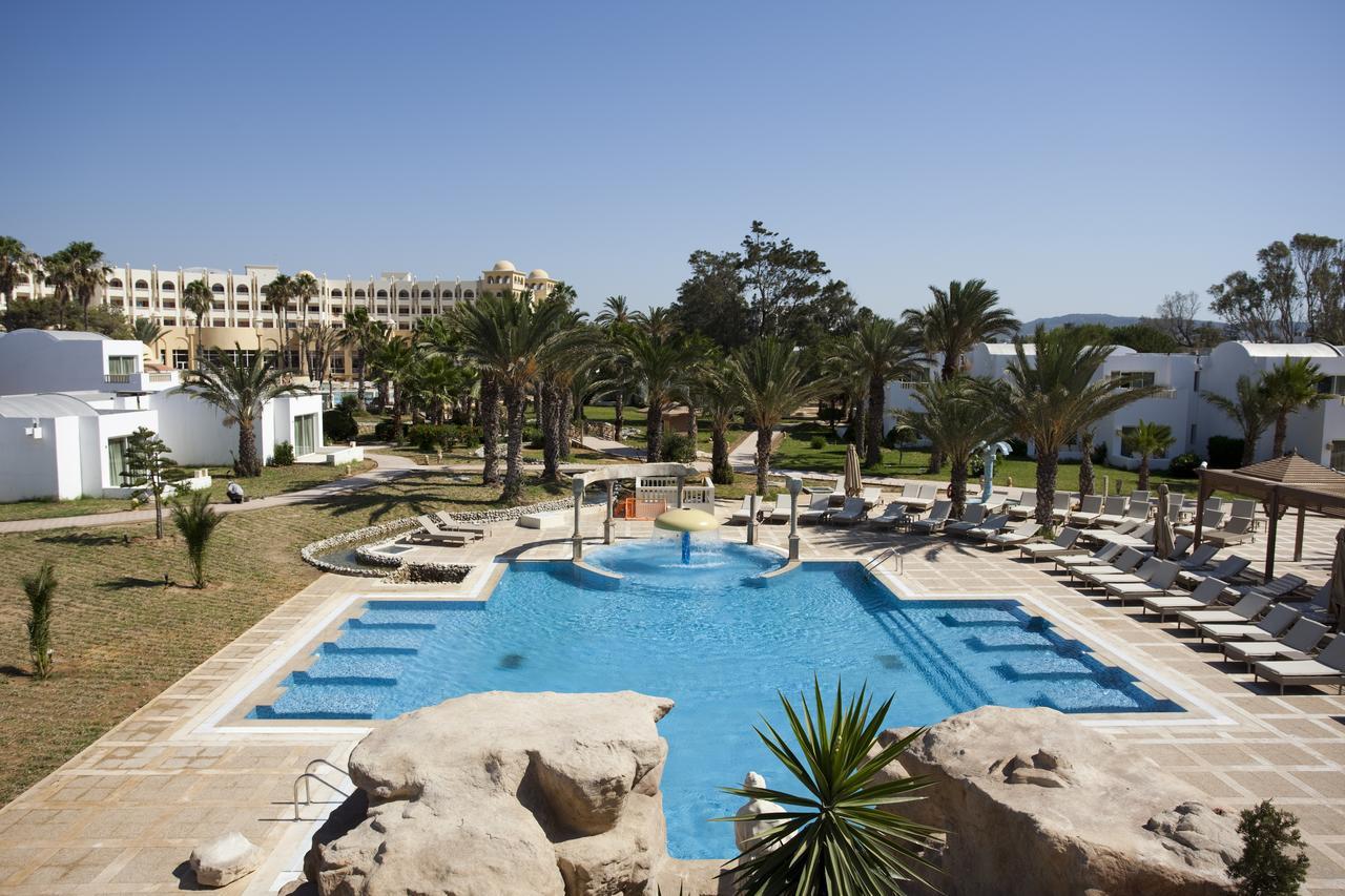 Steigenberger Marhaba Thalasso Hammamet Exterior foto A swimming pool at a hotel in Tunisia